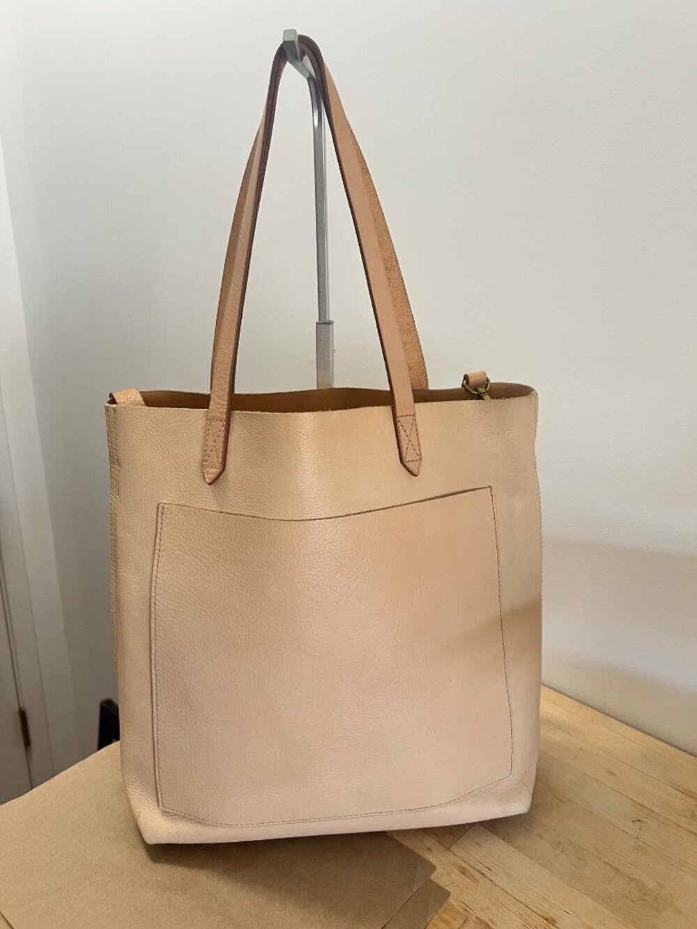Madewell Transport Leather Tote Bag with Adjustable Crossbody Strap in Cream